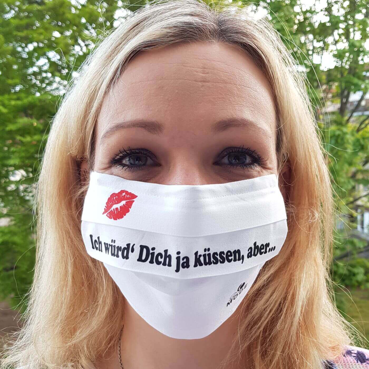Gesichtsmaske Mund- Nasenschutz wiederverwendbar lustig mit Humor / Sprüche mit "Ich würd Dich ja Küssen,aber..." aus Schonach im Schwarzwald