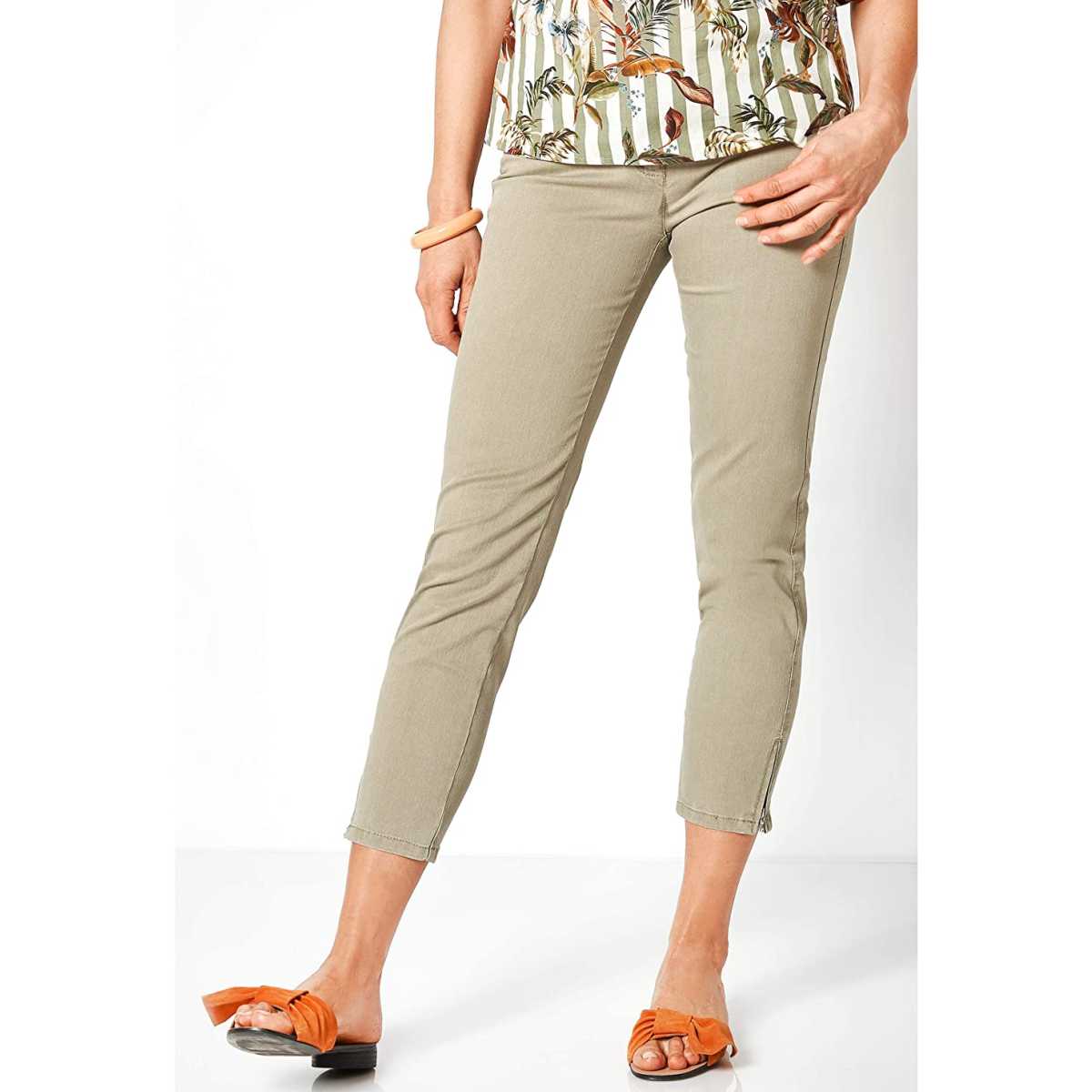 7/8 Damen Hose Perfect Shape von Toni mit Zip Art.21-33_1107-8_81 in Farbe light khaki front angezogen