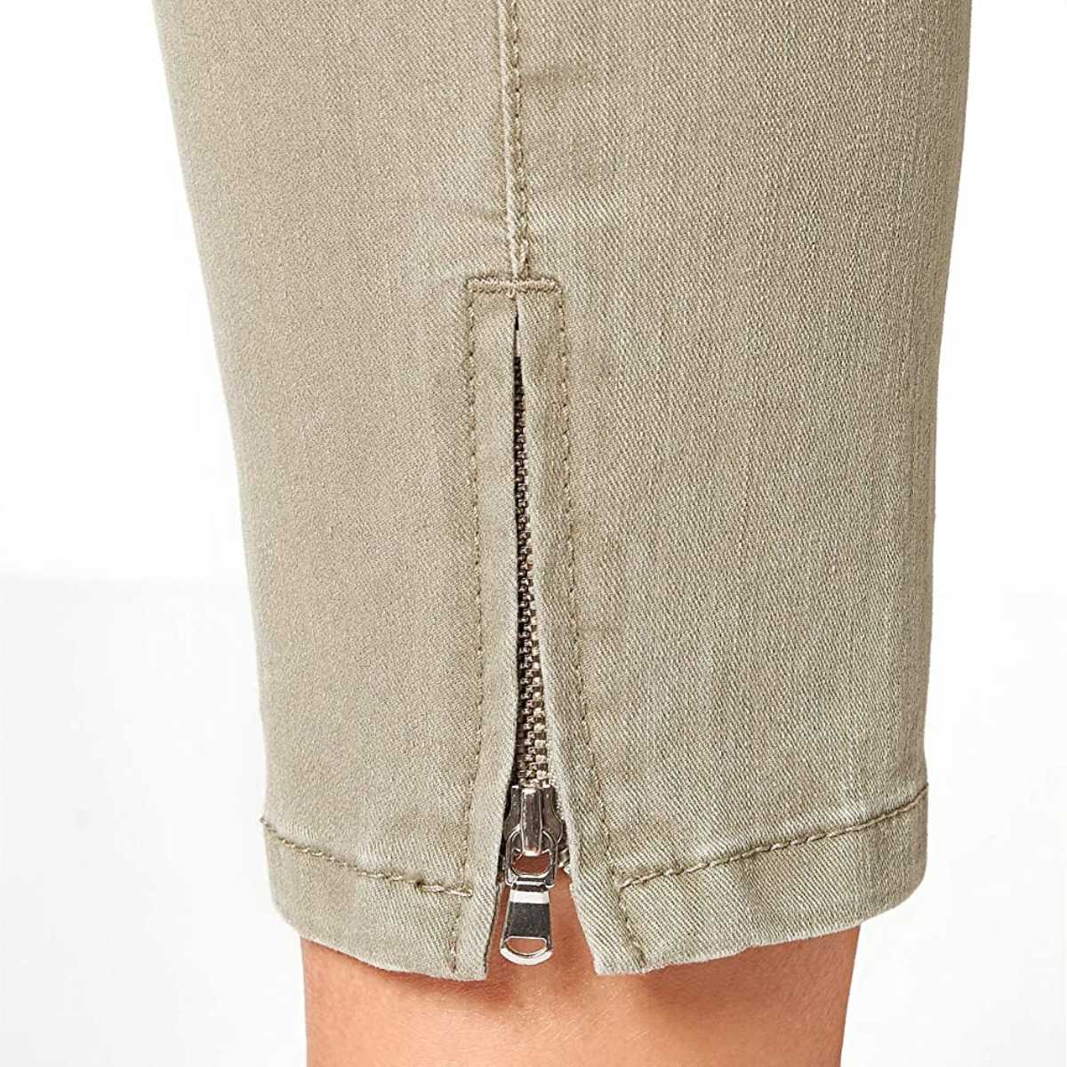 7/8 Damen Hose Perfect Shape von Toni mit Zip Art.21-33_1107-8_81 in Farbe light khaki ZIP Detail