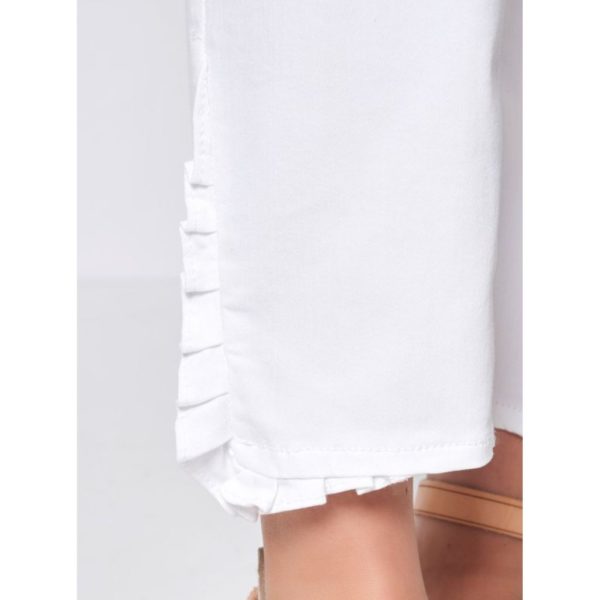 Damen Hose / Jeans Perfect Shape von Toni mit rüschen am Beinabschluss in weiss Detail Bein