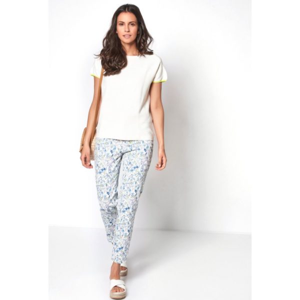 7/8 Damen Hose Perfect Shape von Toni mit FLoraldruck Artikel 15-20 1105-5 in Farbe 95 Frontal