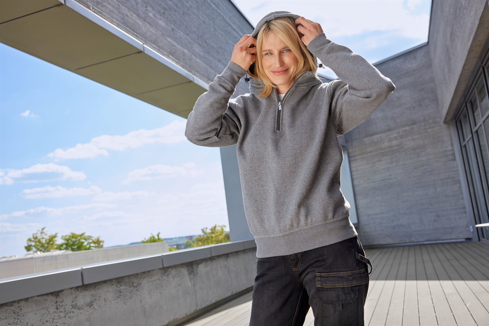 Pullover Unisex – ORGANIC Workwear Half-Zip Hoody OCS Blended, Detailansicht
