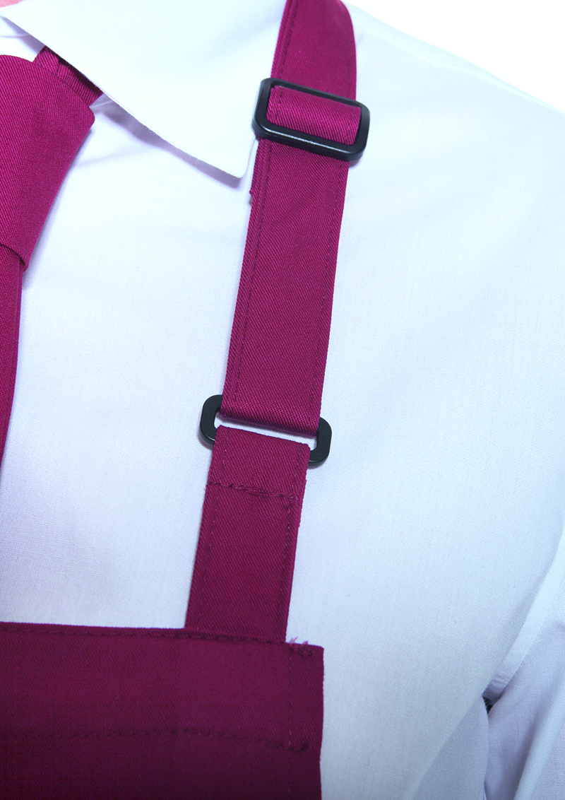 Latzschürze Unisex Bordeaux – Latzschürze Basic mit Schnalle, Detailansicht