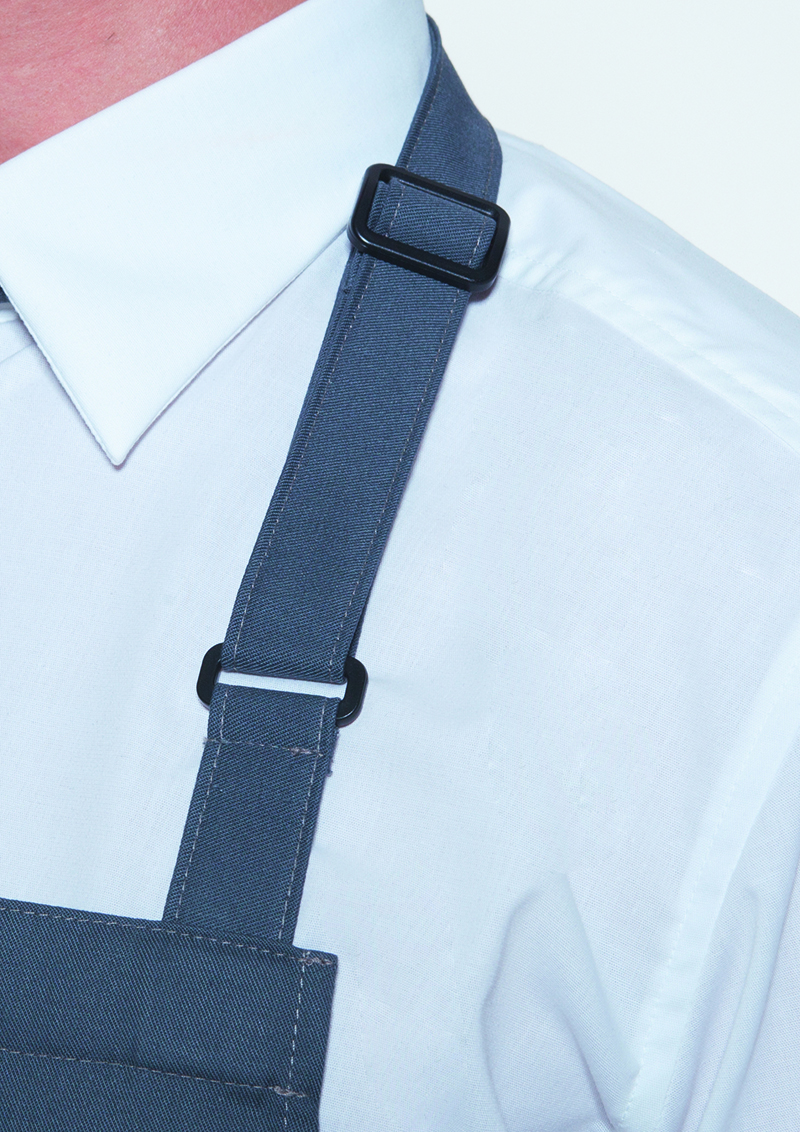 Latzschürze Unisex Anthrazit – Latzschürze Basic mit Schnalle und Tasche, Detailansicht