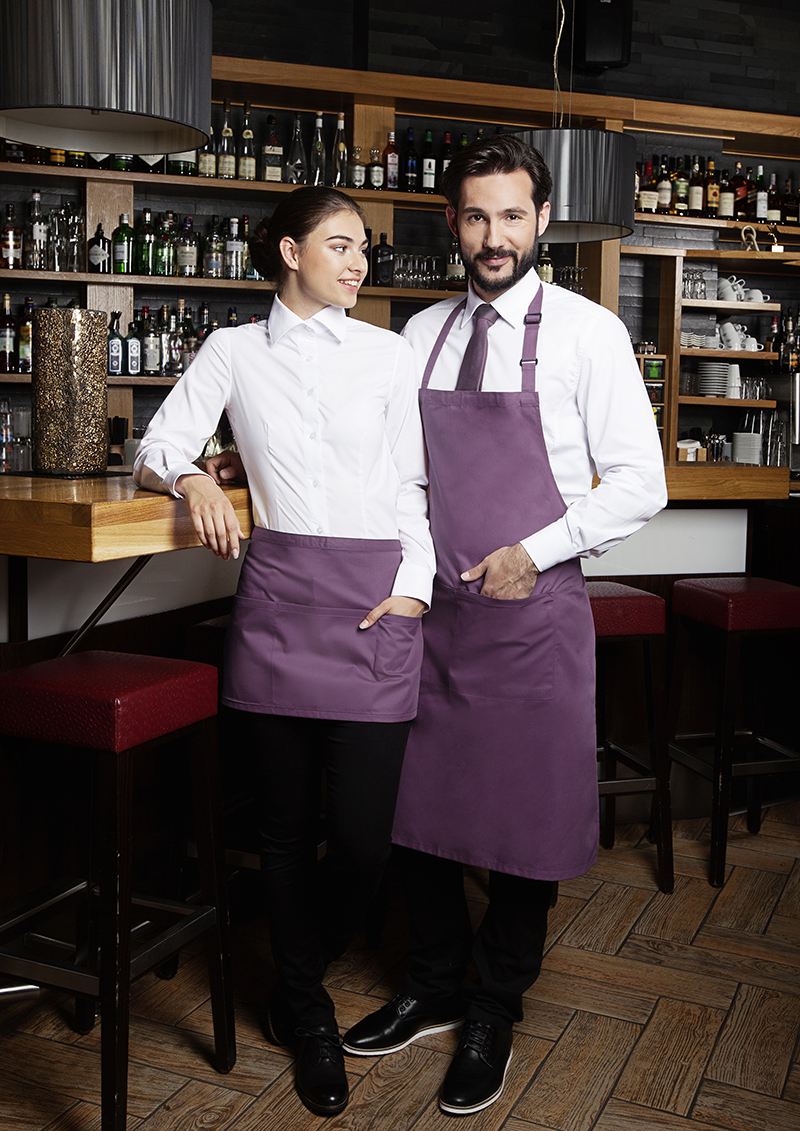 Latzschürze Unisex Aubergine – Latzschürze Basic mit Schnalle und Tasche, Detailansicht