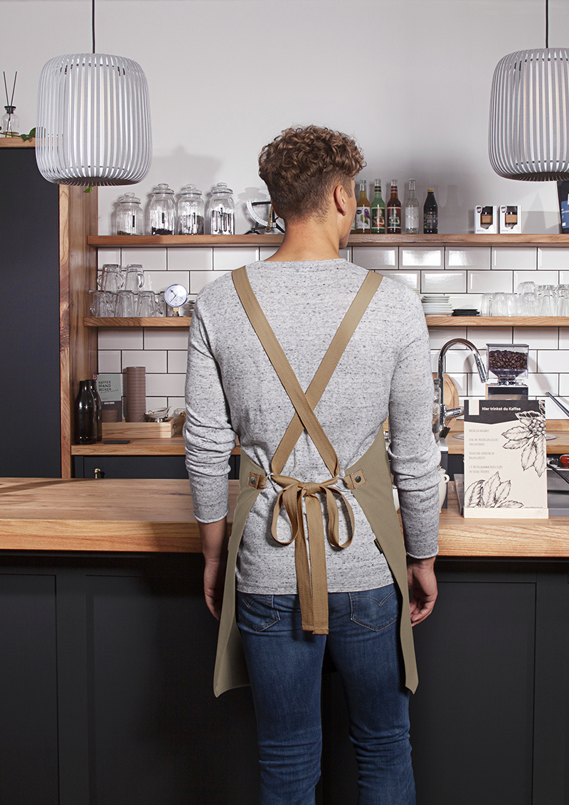 Latzschürze Unisex Kieselbeige – Latzschürze Urban-Look mit Kreuzbändern und Tasche, Detailansicht